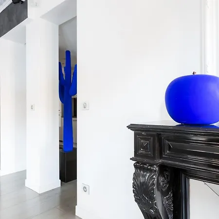 Veeve - Yves Klein Blue Dream *